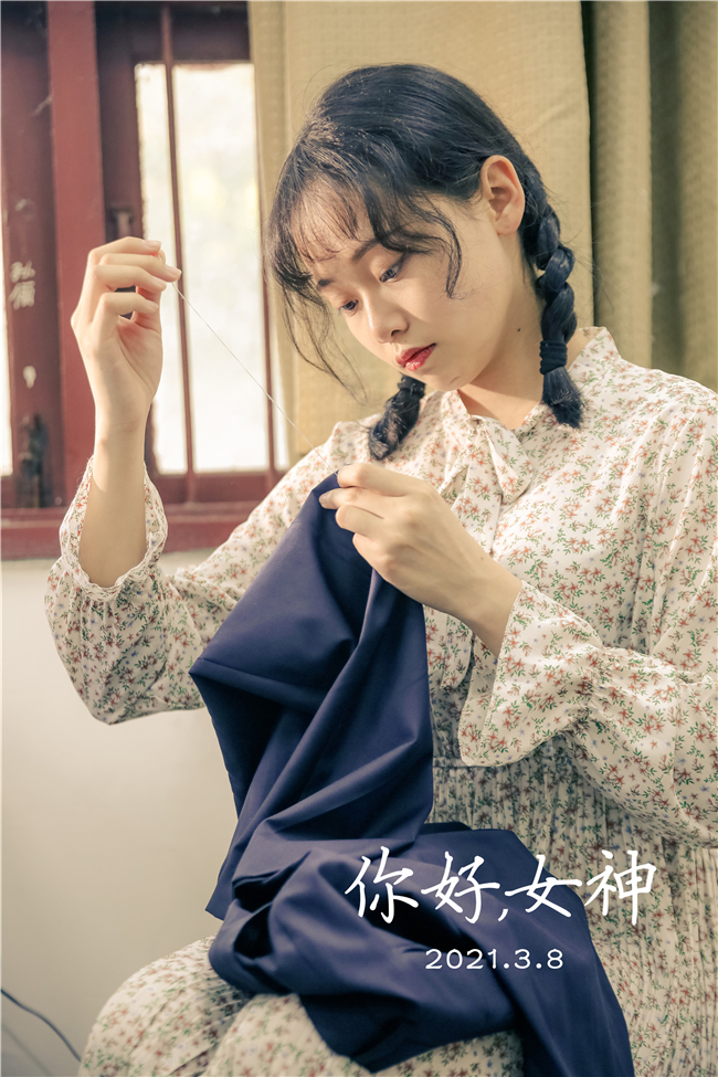 beat365英国官方网站学子“三八节”送惊喜：无人机拉横幅..